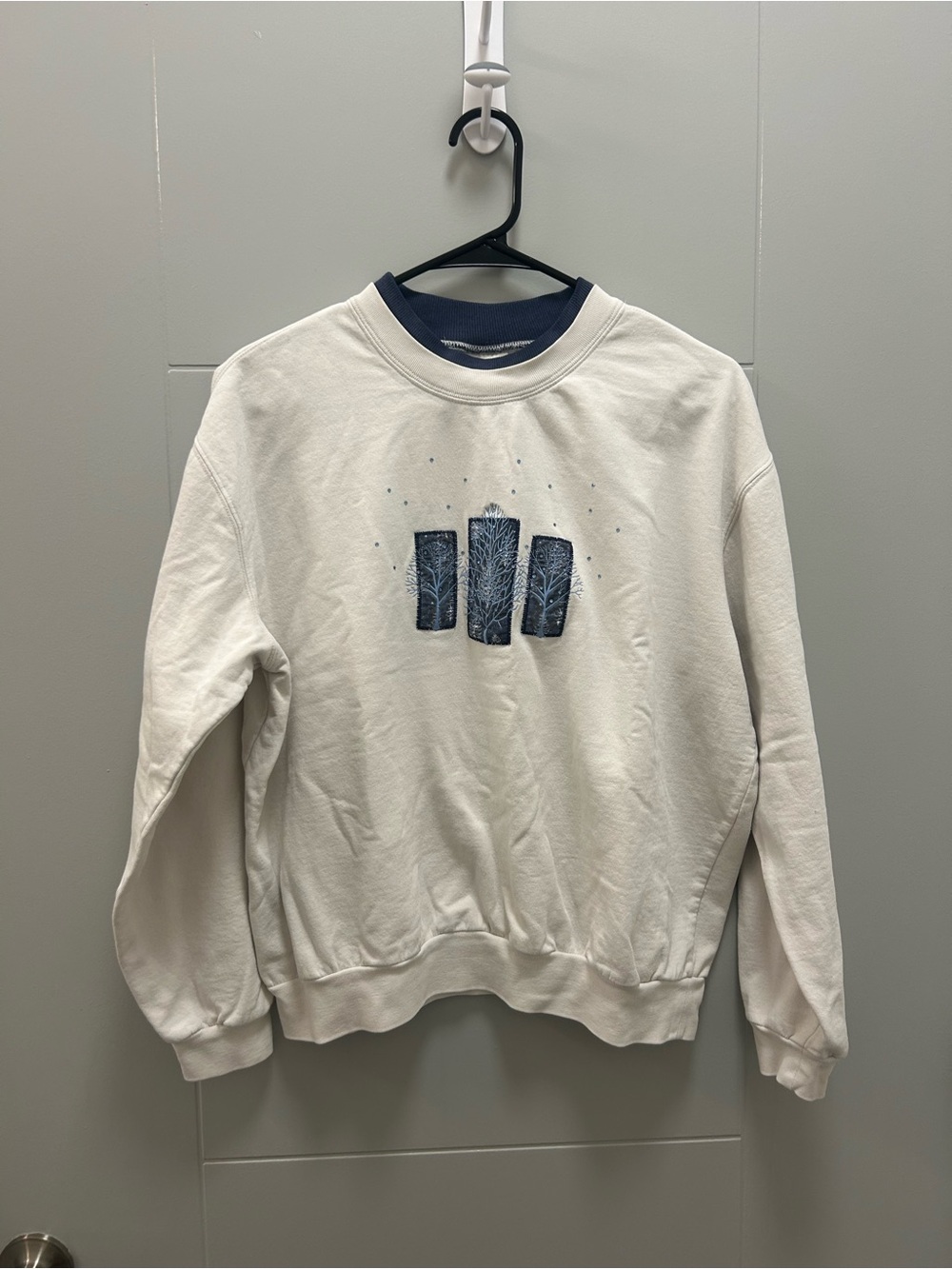Decorated Originals Embroidered Crewneck Size L White Blue Winter Cottagecore